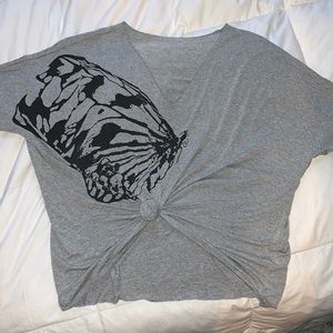 Oversized / off the shoulder cute tee 🥰